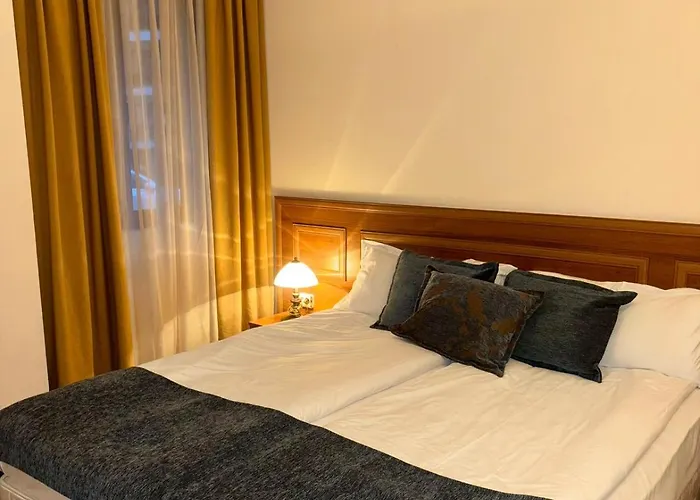 еmerald Complex 公寓 *