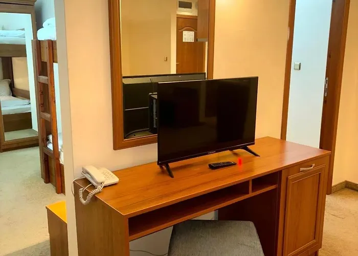 еmerald Complex * 班斯科